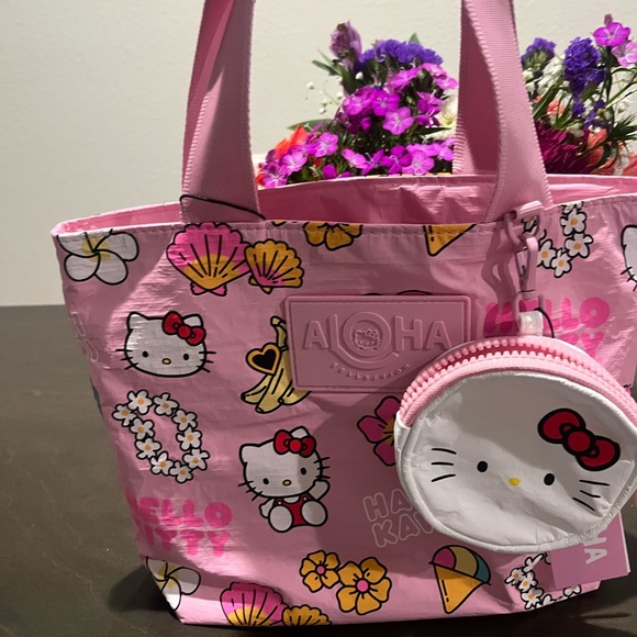 ALOHA Collection Handbags - ALOHA Collection Pink Hello Kitty Tote with Coin Purse